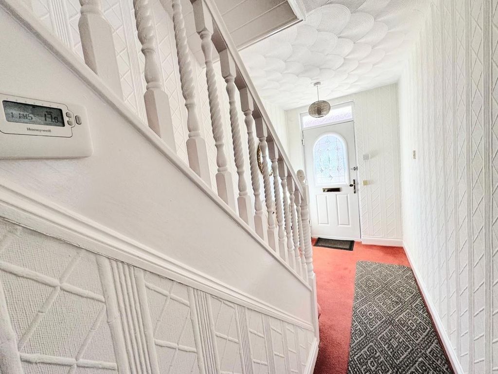 Property photo 2 of 15 Entrance Hall