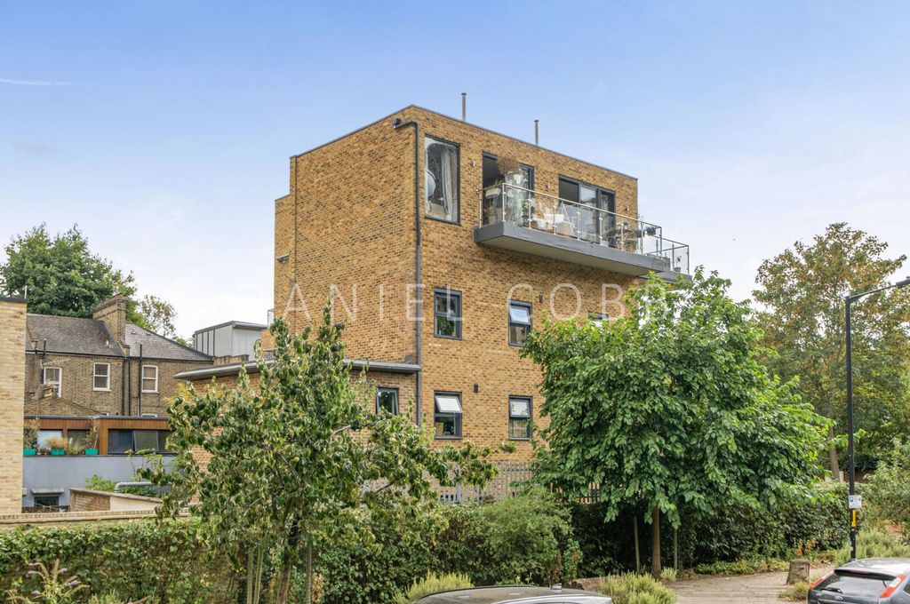 Property photo 2 of 19