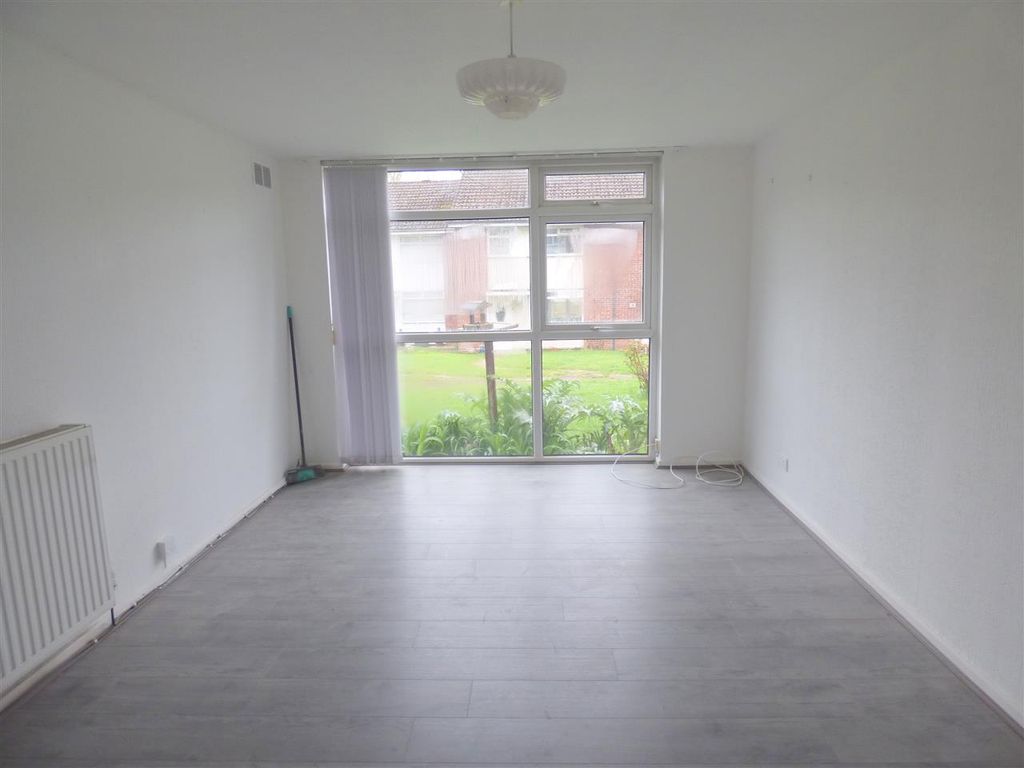 Property photo 2 of 6 Lounge