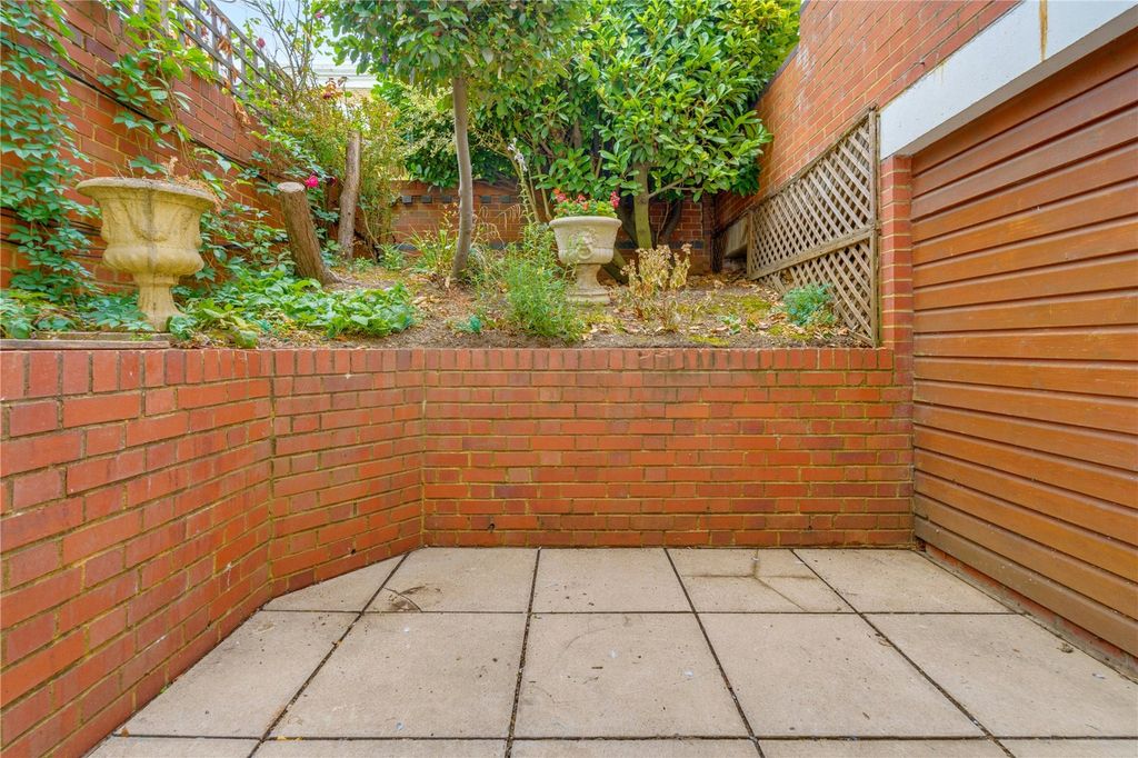 Property photo 2 of 8 Picture No. 13