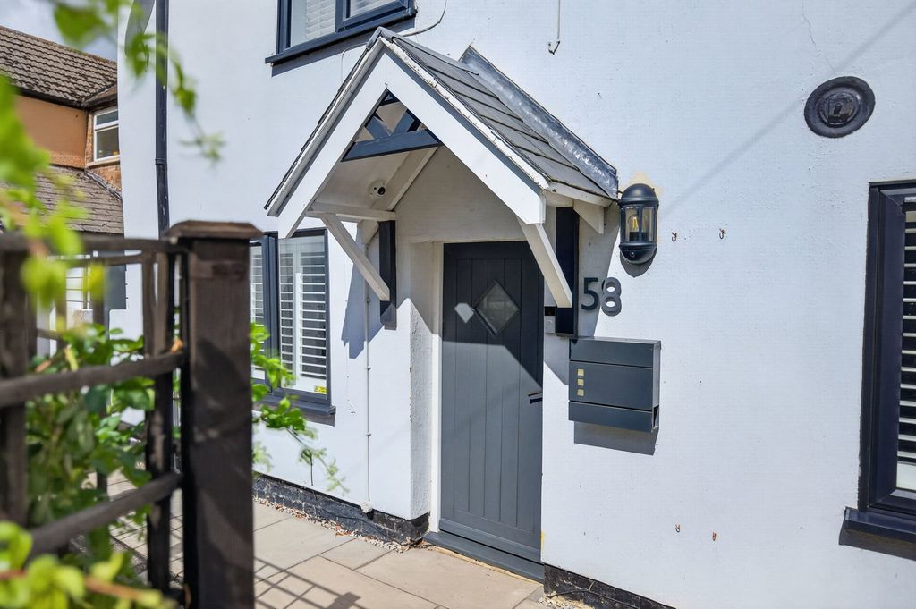 Property photo 2 of 52
