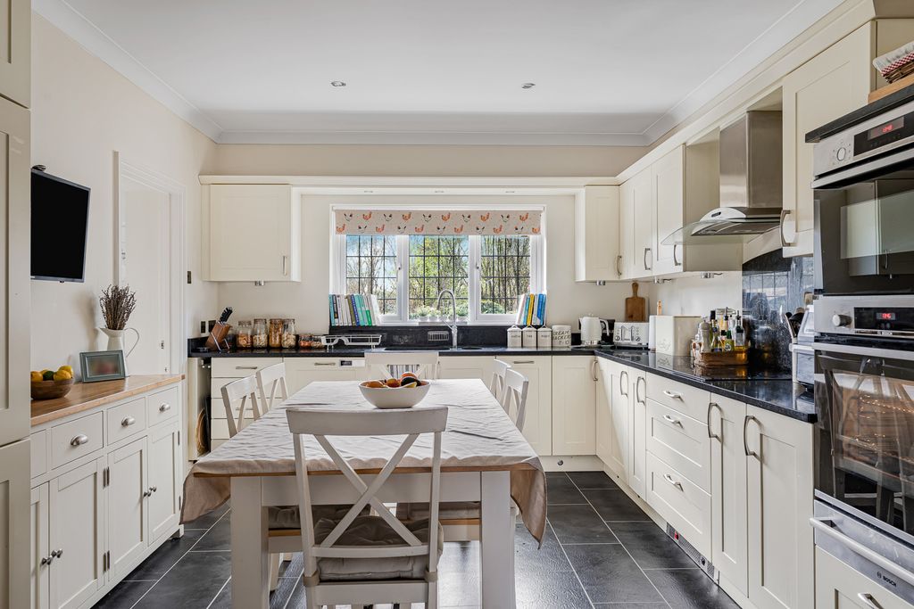 Property photo 3 of 38 9_75098