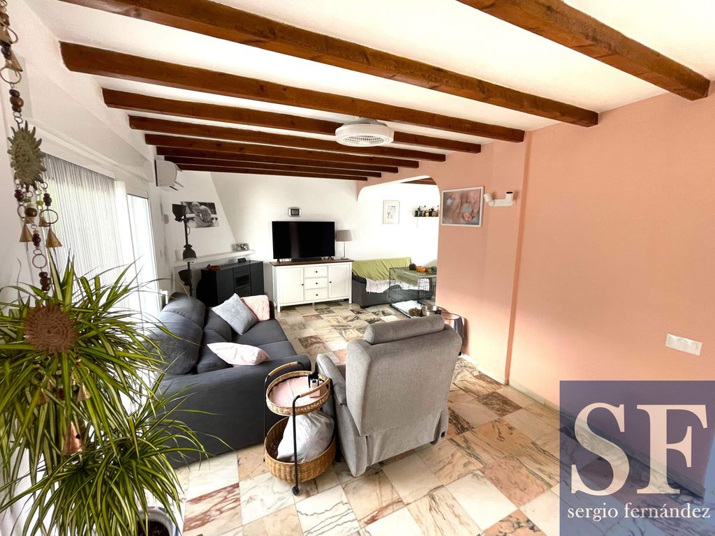 Property photo 2 of 20