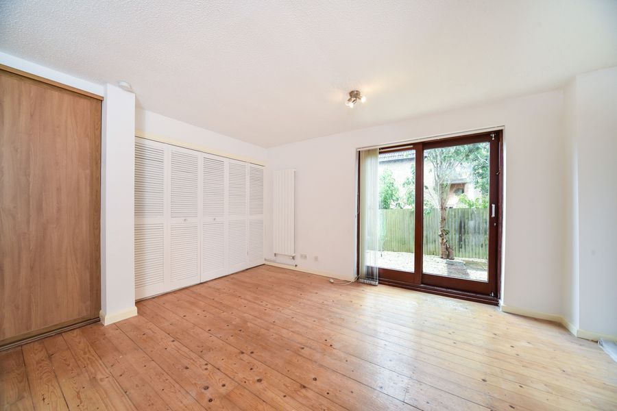 Property photo 3 of 8 Loungebedsit.Jpg
