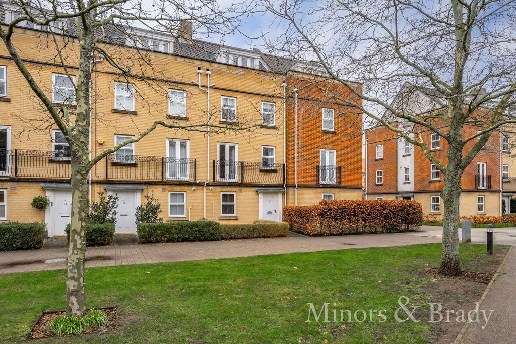 Property photo 1 of 21