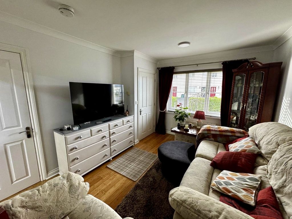 Property photo 2 of 17 Picture No. 27