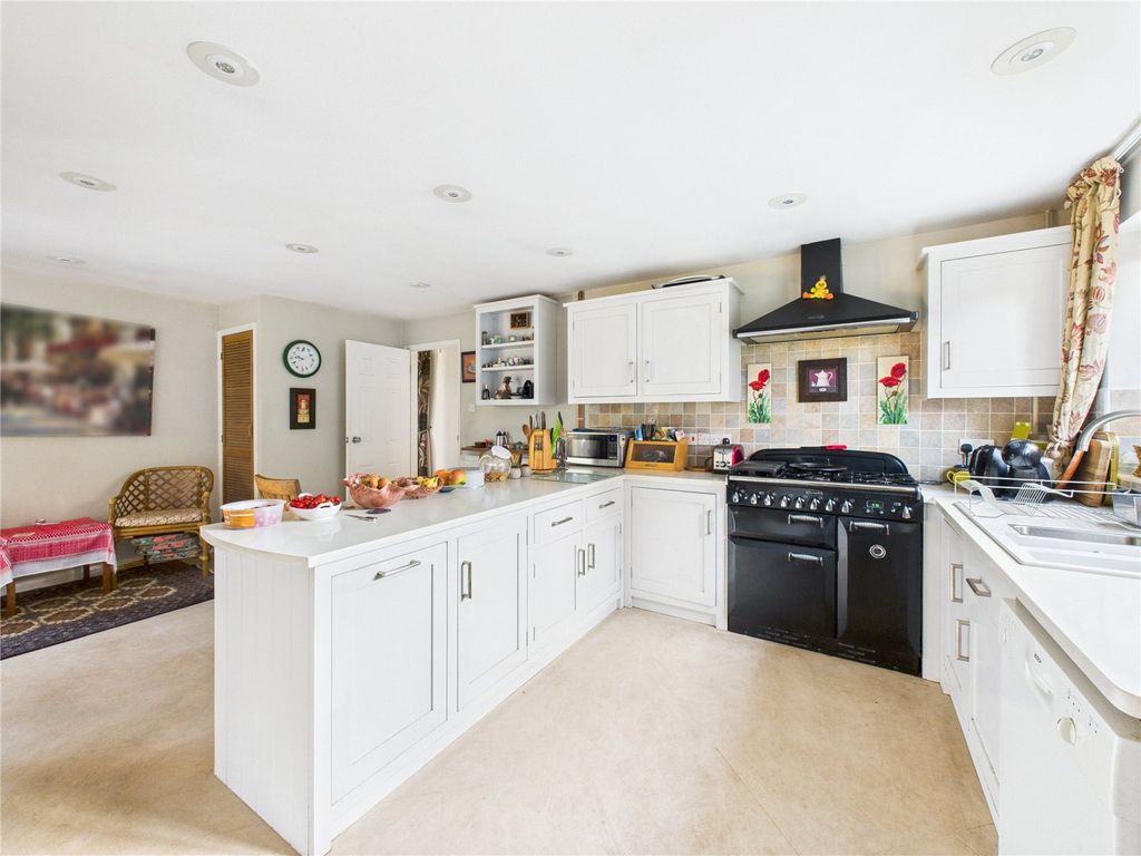 Property photo 2 of 17 2 - Picture No. 34