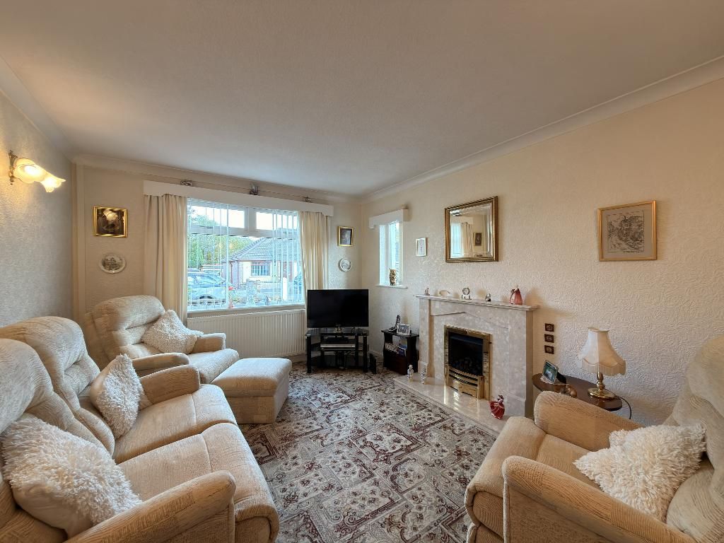 Property photo 3 of 13 Lounge