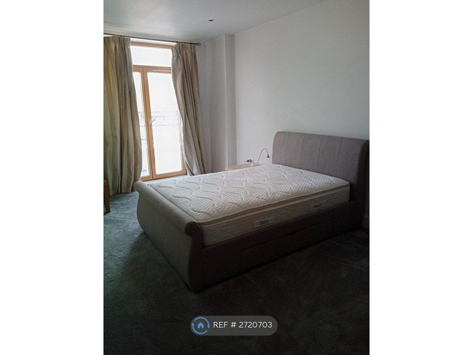 Property photo 2 of 17 Main Bedroom