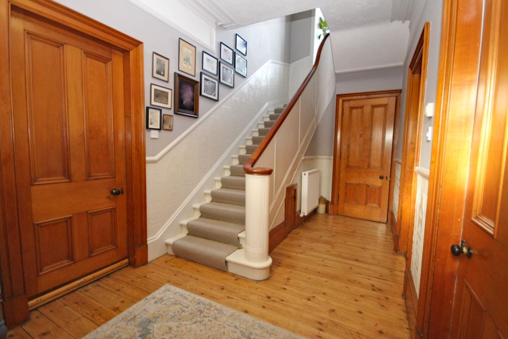 Property photo 3 of 48