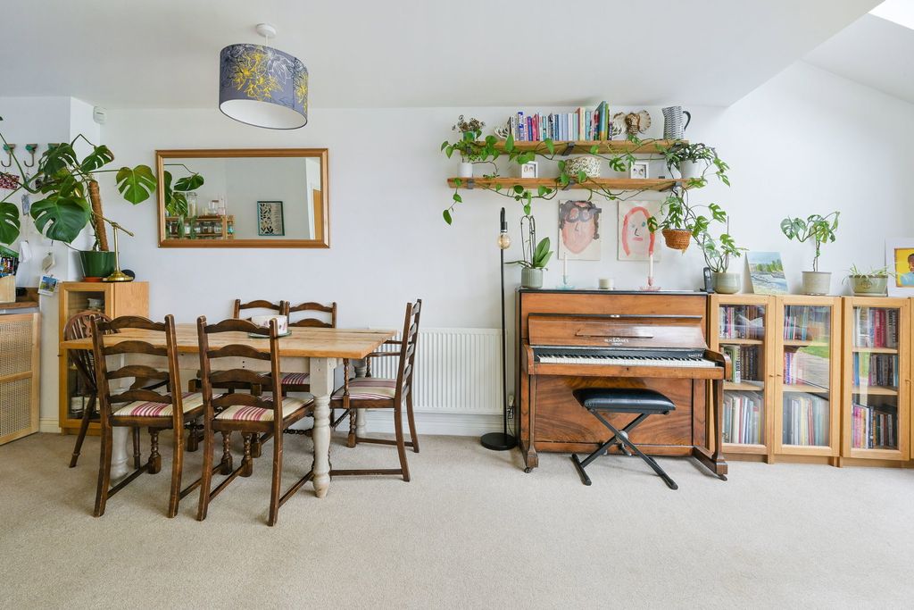 Property photo 3 of 25