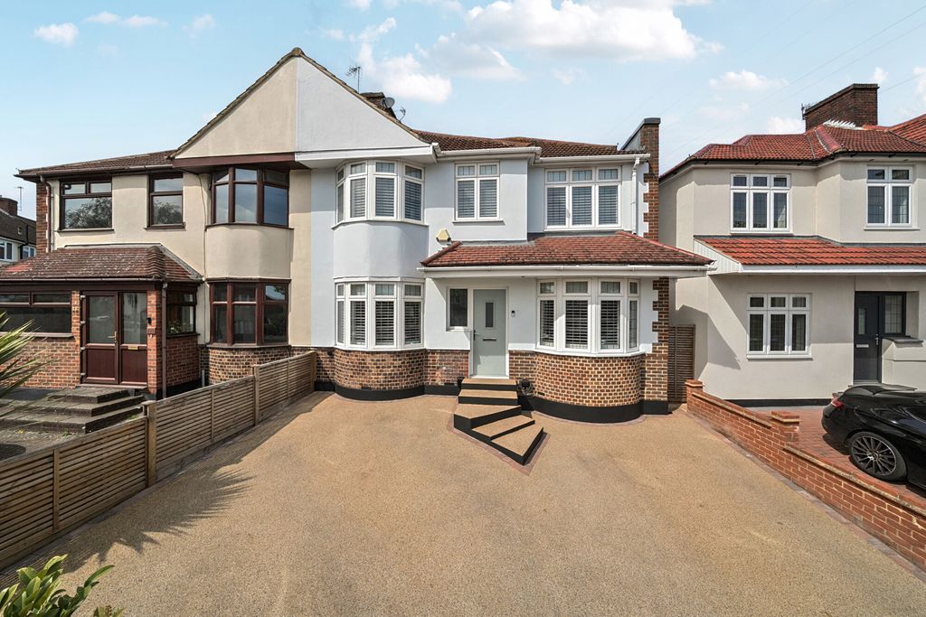 4 bed semi-detached house for salePenhill Road, Bexley, Kent DA5