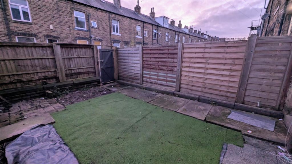 Property photo 3 of 17 Front Garden