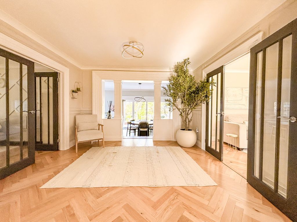 Property photo 3 of 32