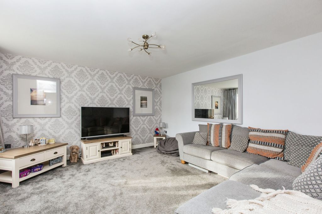 Property photo 2 of 34 2