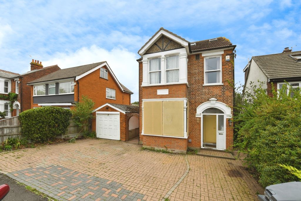 Property photo 1 of 17 External