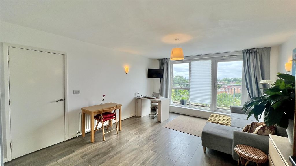 Property photo 3 of 7 Reception Room