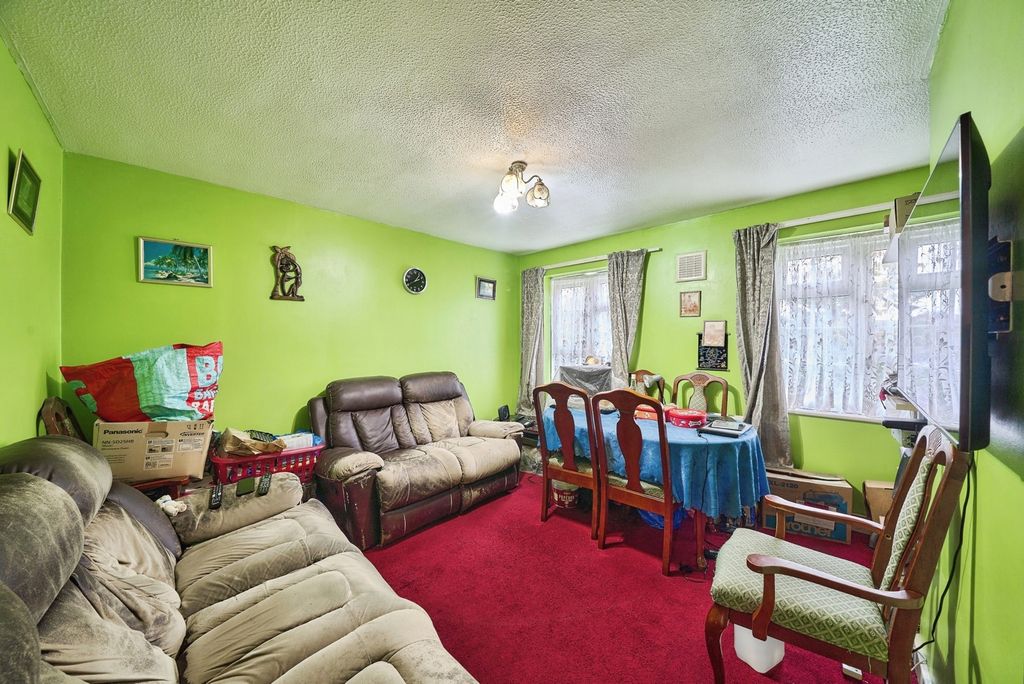 Property photo 2 of 8 Photo