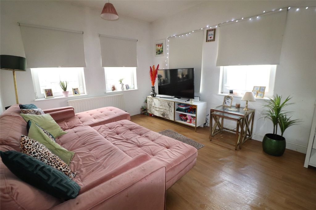 Property photo 2 of 11 Picture No. 15