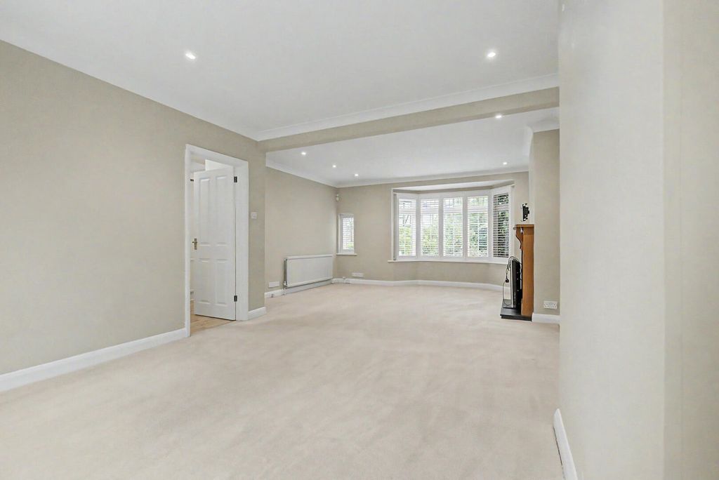 Property photo 2 of 18 Living Room