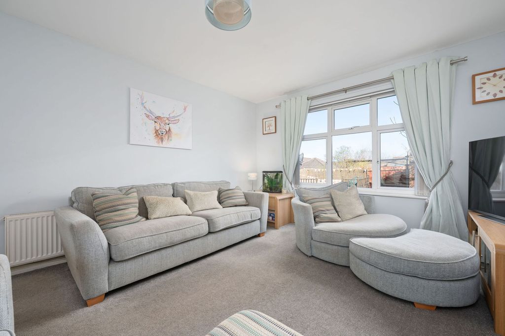 Property photo 2 of 28