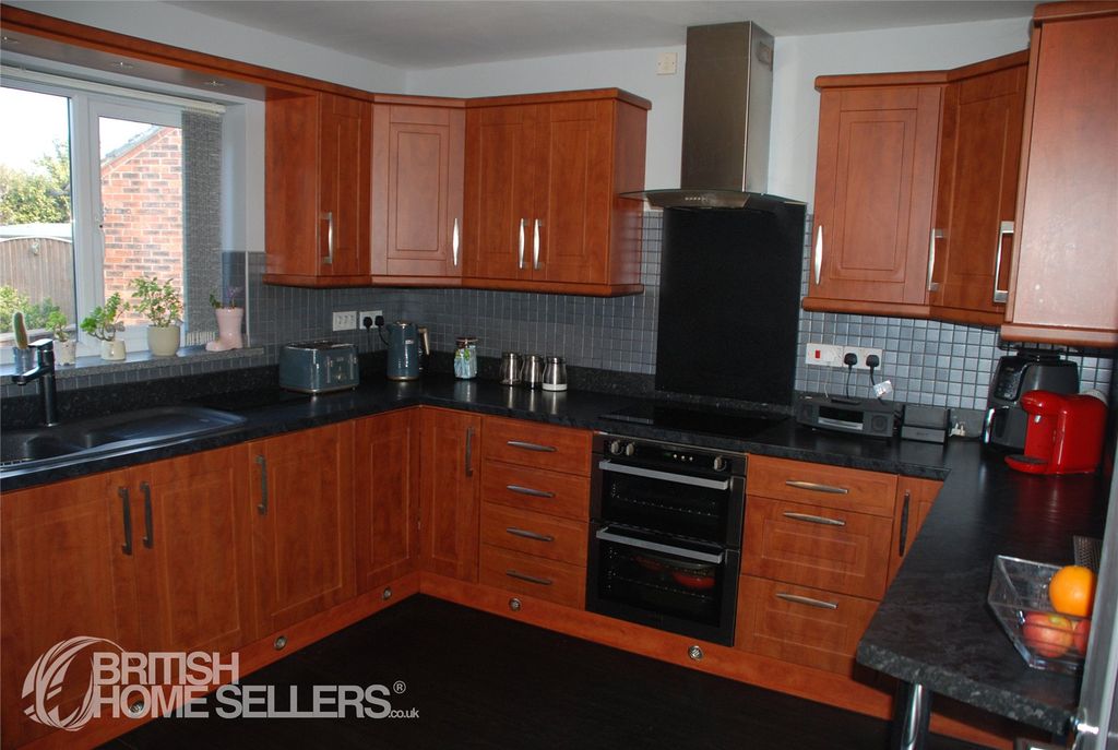 Property photo 2 of 22 Picture No. 23