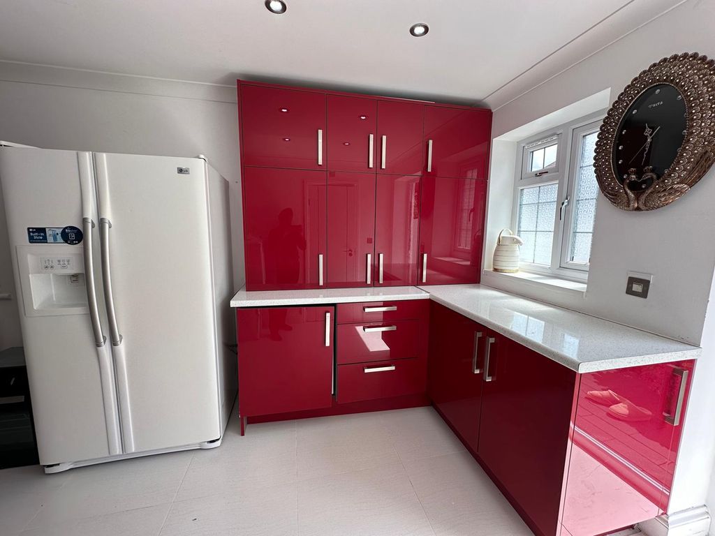 Property photo 1 of 5 1 Studio Flat To Rent Including All Bills