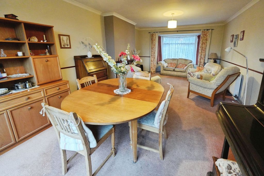 Property photo 2 of 18 Lounge/Dining Room