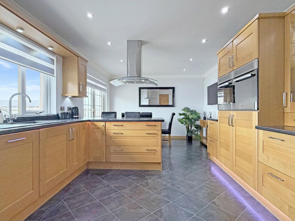 Property photo 3 of 29 Kitchen