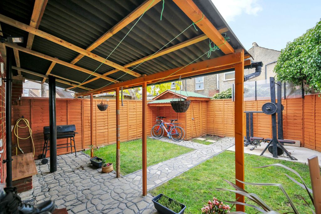 Property photo 2 of 28