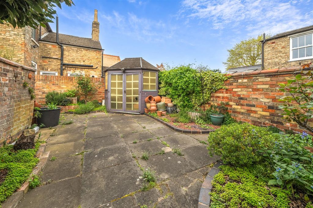 Property photo 3 of 15 Garden H.Jpg