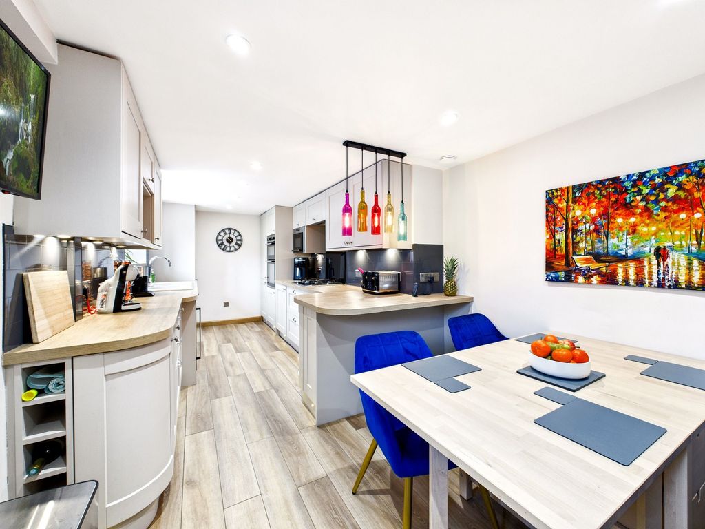 Property photo 3 of 33