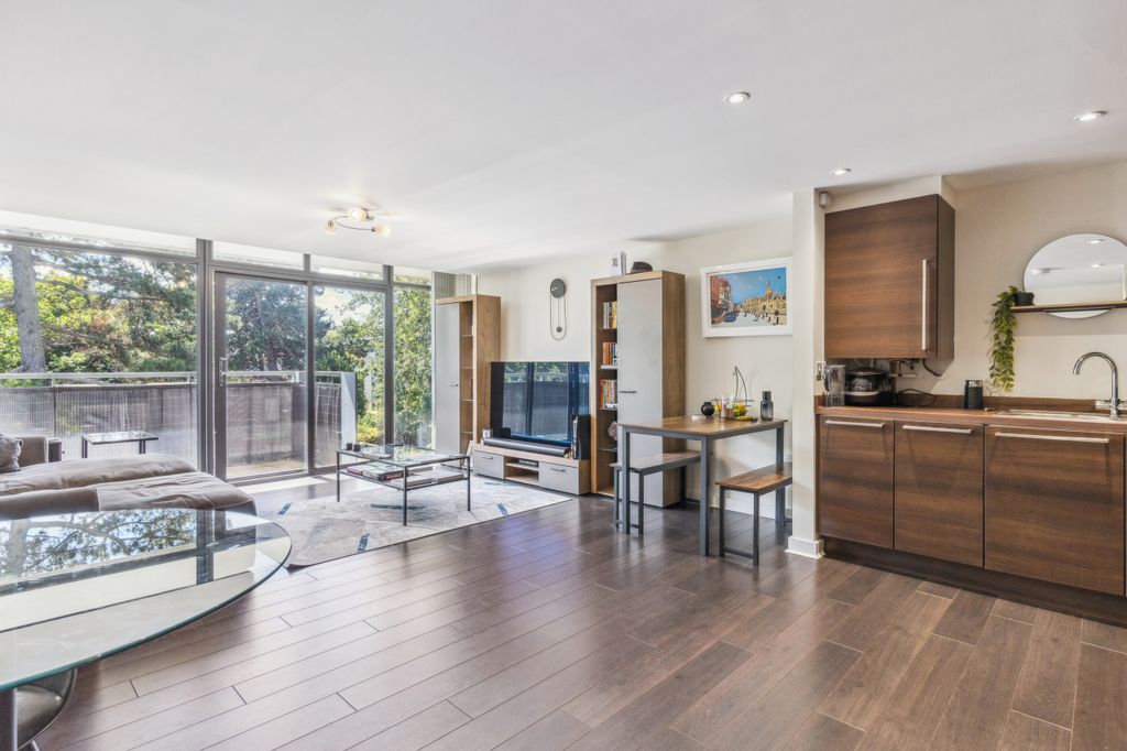 Property photo 1 of 19 Brunel Court