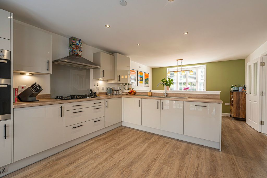 Property photo 2 of 51