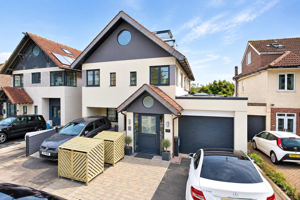 Property photo 1 of 13 E84c7584-29E2-4525-9E39-681Fa91536c4.Png
