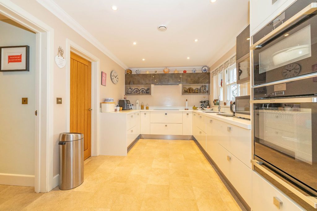 Property photo 3 of 18 Picture 3