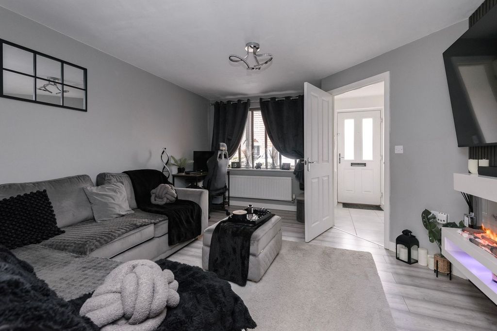 Property photo 2 of 13