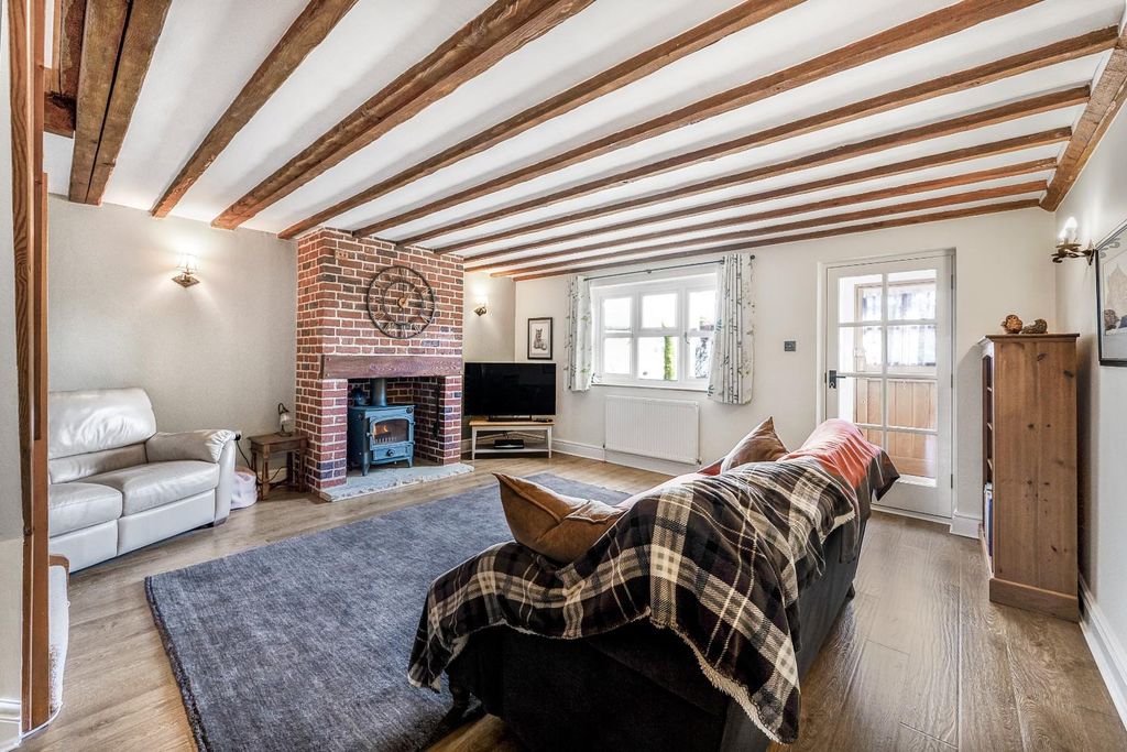 Property photo 3 of 26 Lounge