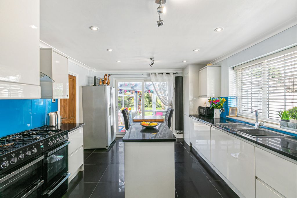 Property photo 3 of 36 Kitchen