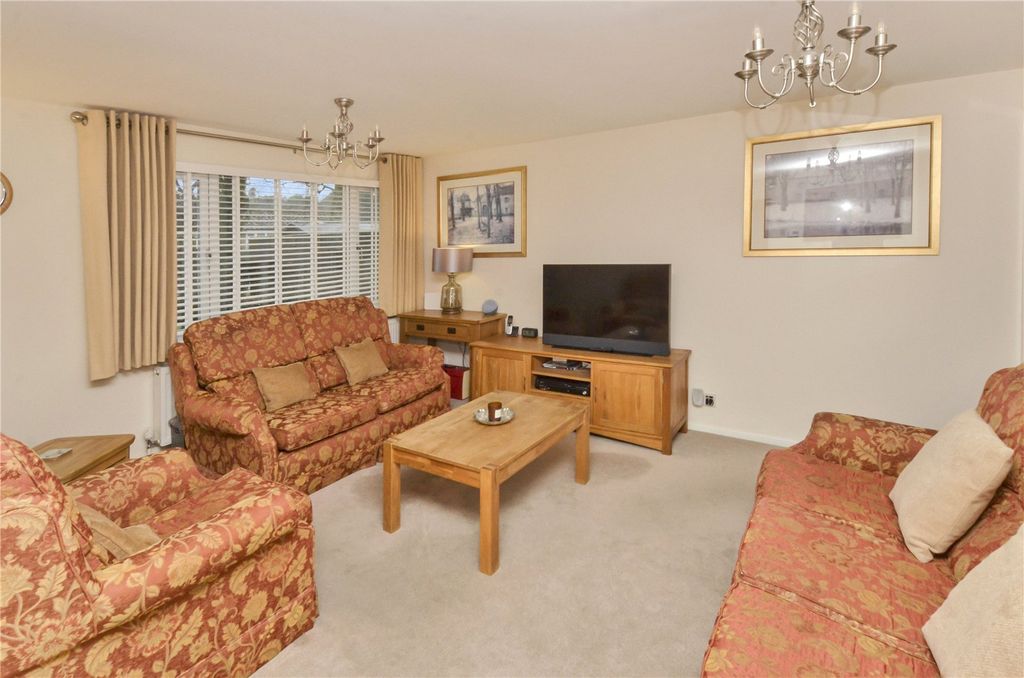 Property photo 2 of 25 Lounge