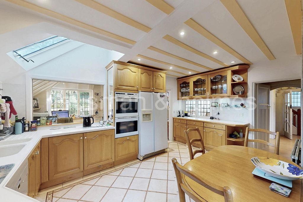 Property photo 2 of 28 W11.Jpg