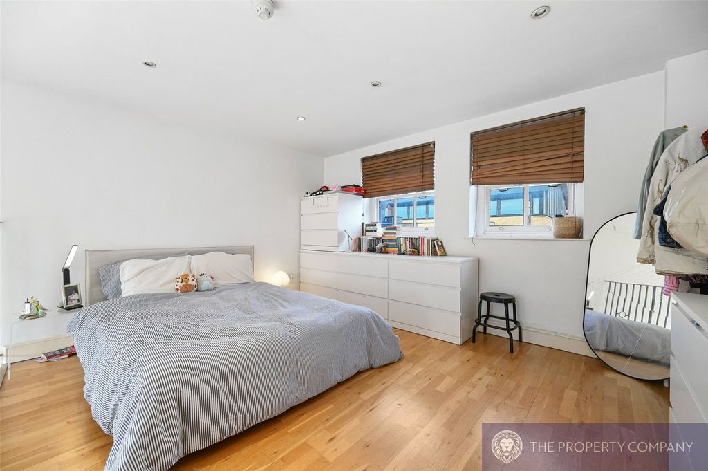 Property photo 2 of 7 Picture No. 12