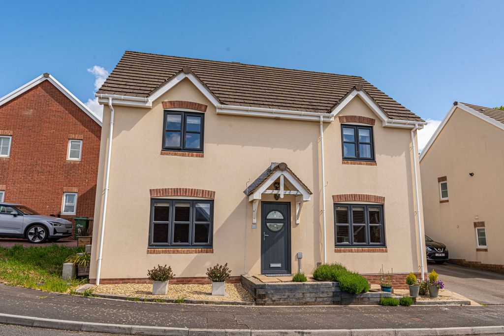 Property photo 1 of 50