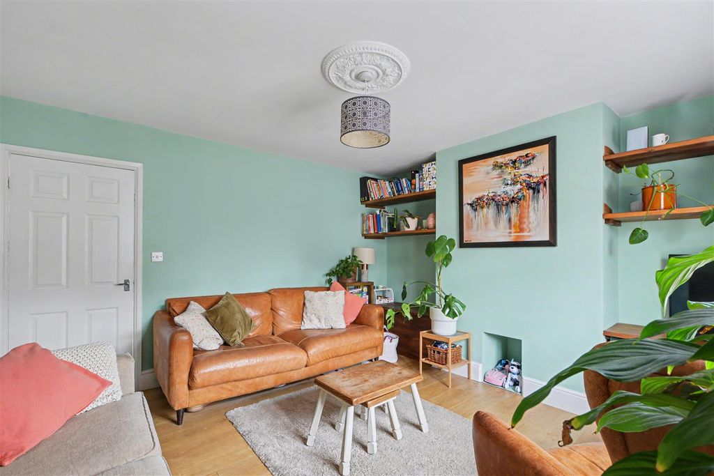 Property photo 3 of 20 Lounge_2.Jpeg