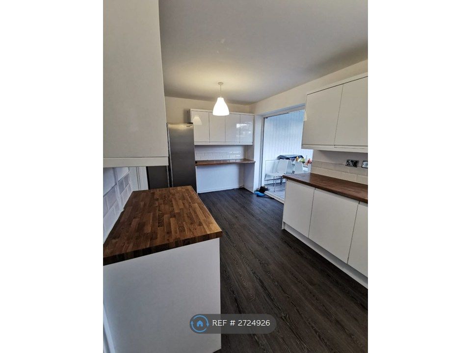 Property photo 2 of 12 Kitchen