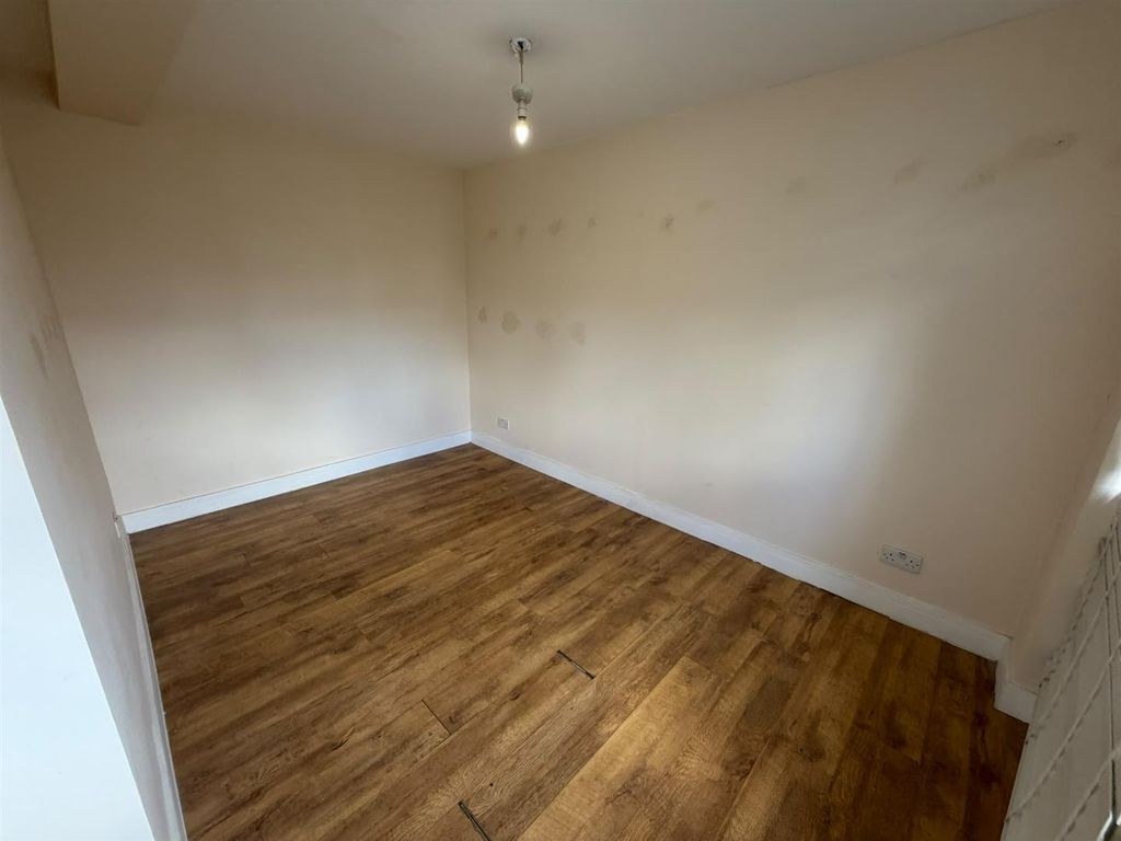 Property photo 1 of 5 Bedroom
