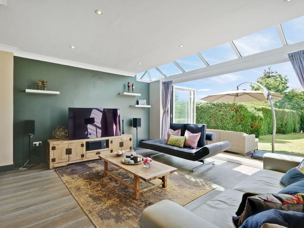 Property photo 2 of 31