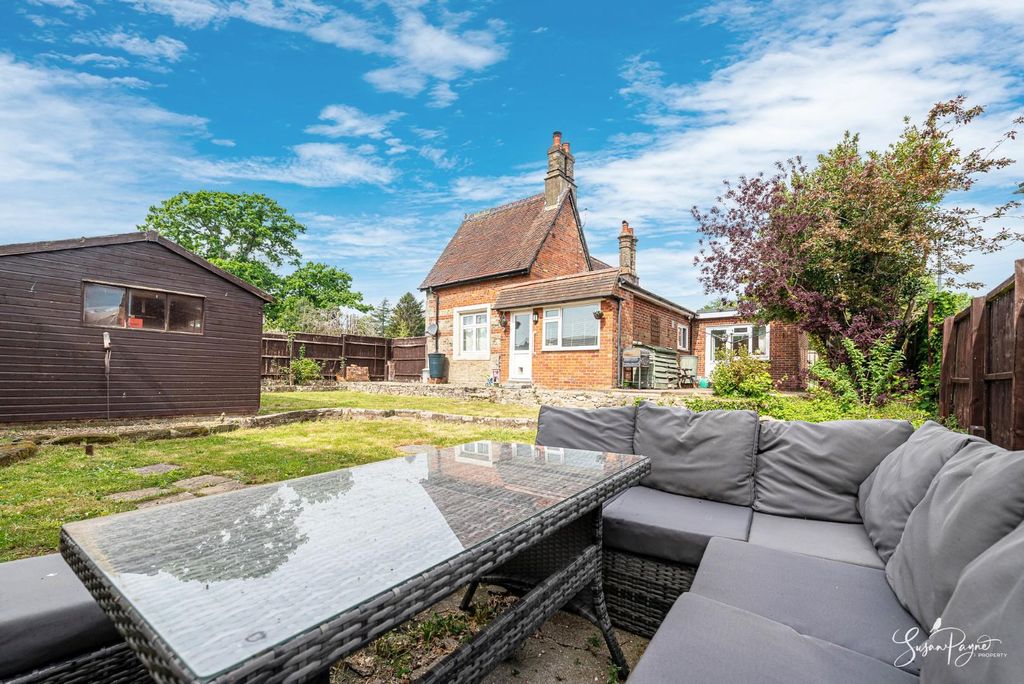 Property photo 2 of 31 Rear Garden