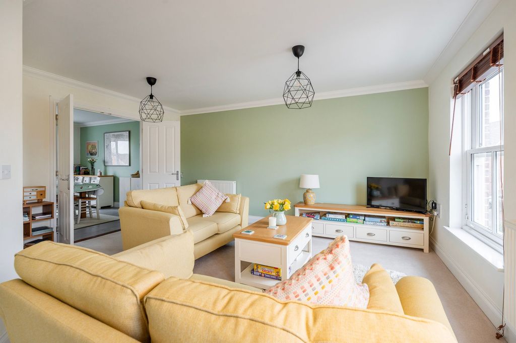 Property photo 2 of 21