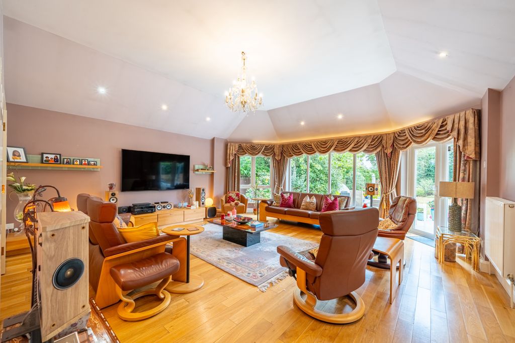Property photo 2 of 32